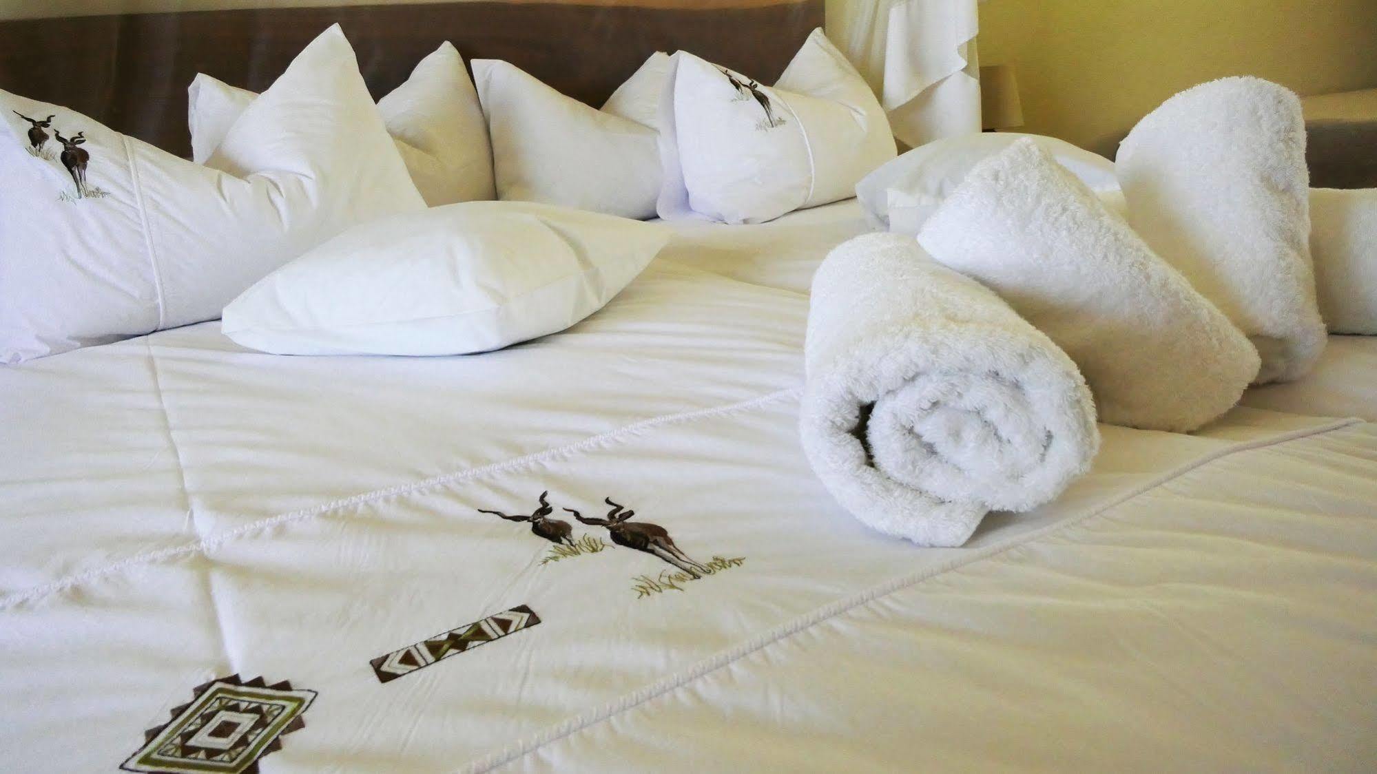 Dornhuegel Guestfarm Hotel Grootfontein Ngoại thất bức ảnh