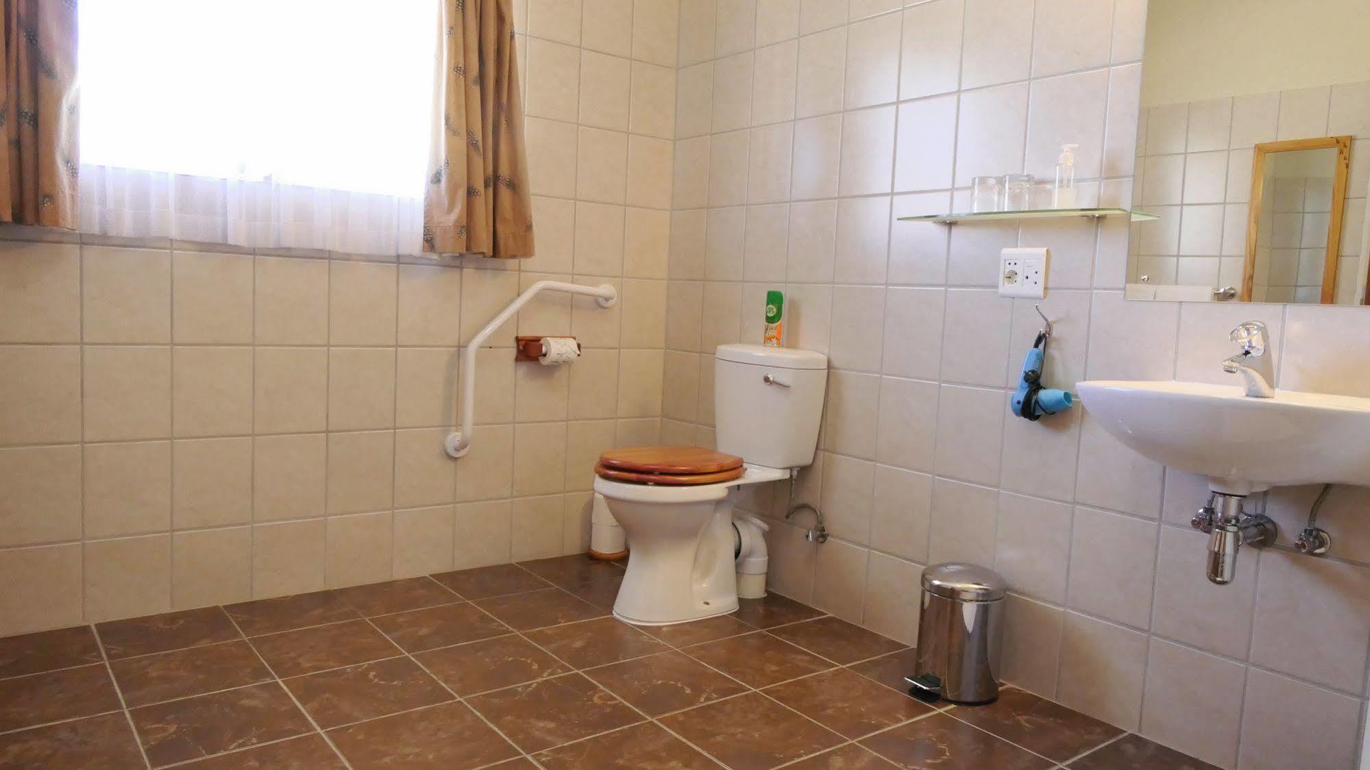 Dornhuegel Guestfarm Hotel Grootfontein Ngoại thất bức ảnh